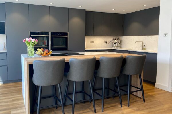 Modern Handleless Dark Grey Kitchen