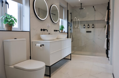 modern black and white bathroom