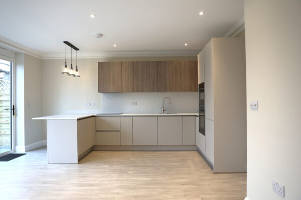 Open Plan Kitchen with Handleless Units & Breakfast Bar