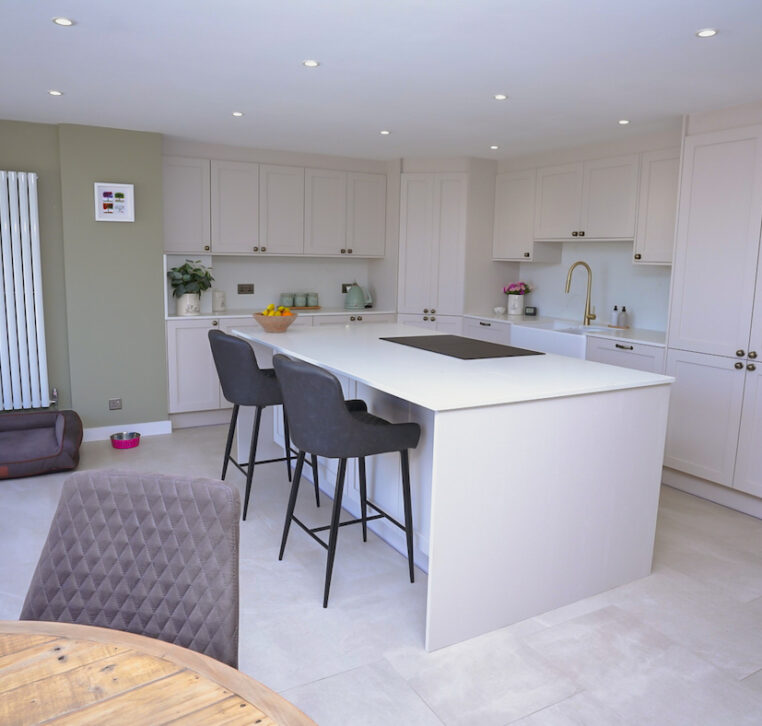 Bespoke shaker kitchen featuring a large breakfast island, integrated storage and neutral finishes by MAS Kuchen.
