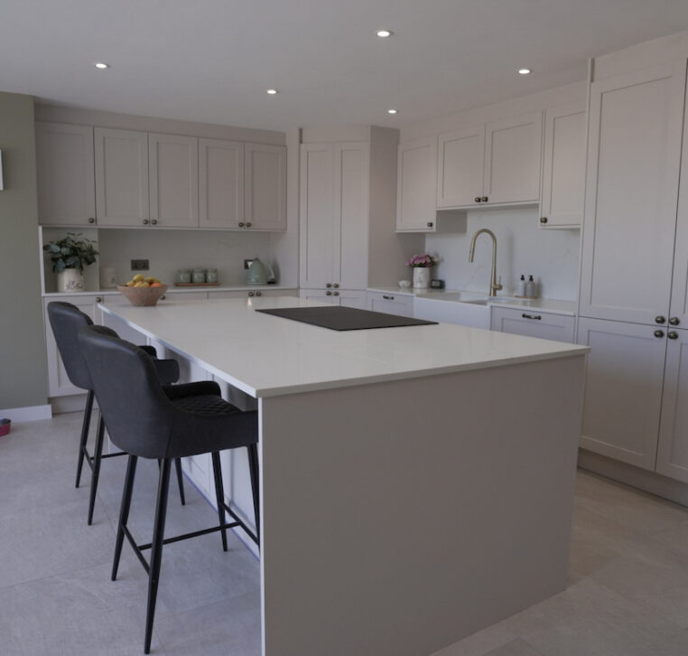 Luxury shaker kitchen with spacious island, quartz worktop and classic in-frame cabinetry installed by MAS Kuchen.