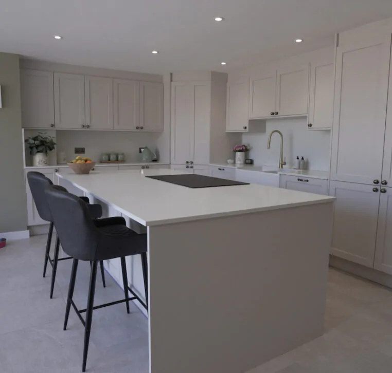 Luxury shaker kitchen with spacious island, quartz worktop and classic in-frame cabinetry installed by MAS Kuchen.